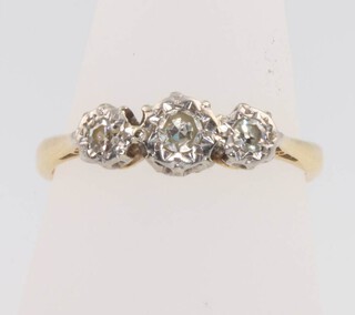 An 18ct yellow gold 3 stone diamond ring approx. 0.2ct, 2.7 grams
