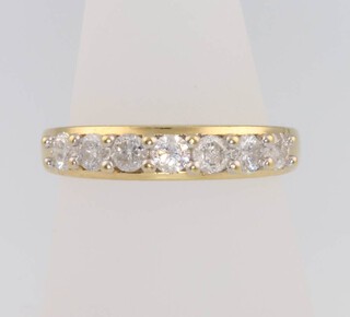 An 18ct yellow gold 7 stone diamond ring, approx.0.7ct, 4.1 grams