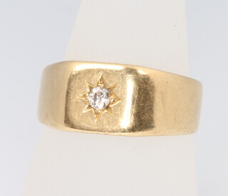 A gentleman's 18ct yellow gold diamond signet ring size R, 7.1 grams