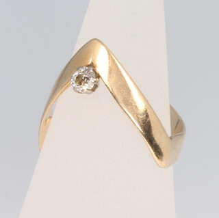 A 9ct yellow gold diamond set wishbone ring, size K, 2.2 grams 