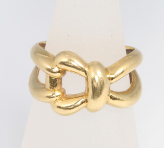 An 18ct yellow gold knot ring, 6.2 grams, size O 1/2