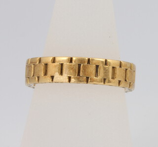 An 18ct yellow gold band size N, 6.3 grams