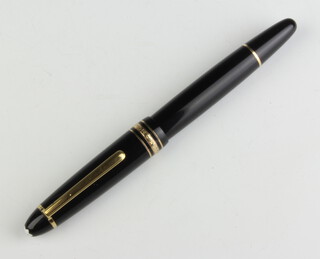 A gentleman's Mont Blanc ballpoint pen 