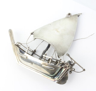 A Continental silver figure of a boat 281 grams