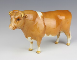 A Beswick Guernsey Bull CH Sabrina's Sir Richmond 14th, tan and white gloss, modelled by Coin Melbourne, 11.9cm 
