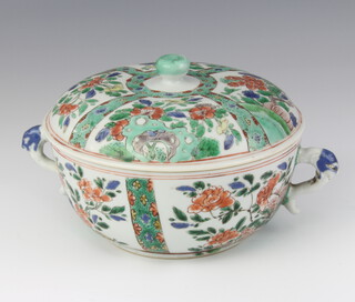 A 19th Century Chinese famille verte 2 handled bowl and cover decorated flowers 20cm 