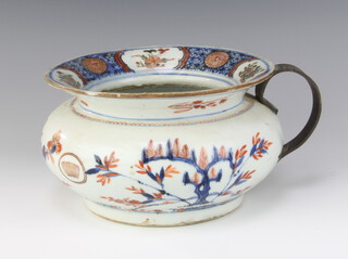 An 18th Century Chinese Imari spittoon decorated with trees and flowers 20cm 