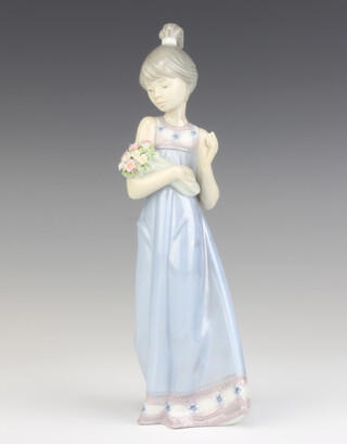 A Lladro figure of a lady holding a bouquet of flowers 5604 22cm 