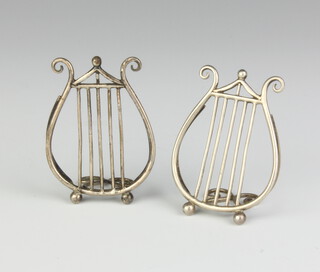 A pair of Edwardian novelty silver menu holders in the shaped of lyres, Chester 1902, 6cm, 34 grams