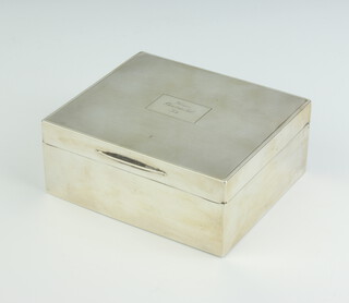 A silver engine turned cigarette box with presentation inscription, London 1933 10.5cm 