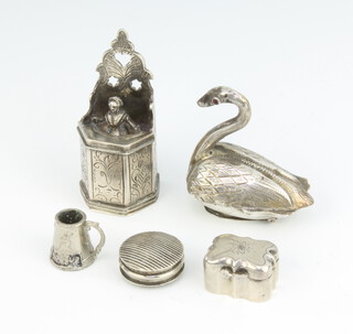 A 19th Century miniature Dutch snuff box 1cm and 4 other miniature items, 70 grams 