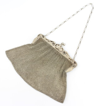 A silver mesh purse with cast mounts, 251 grams