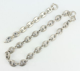 A stylish silver necklace and bracelet 84 grams
