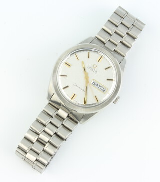 A gentleman's steel cased Omega Seamaster automatic calendar dial wristwatch and bracelet with original box 