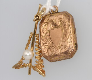 A 9ct yellow gold pearl pendant and a ditto locket 4.6 grams, gross 