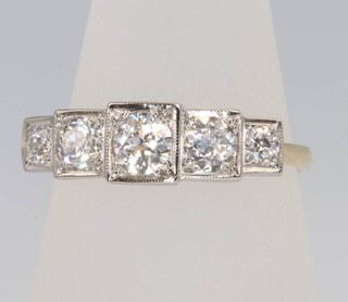 An 18ct yellow gold 5 stone diamond ring, 0.95ct, size N