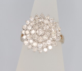A 9ct yellow gold diamond cluster ring size O 1/2, 2ct