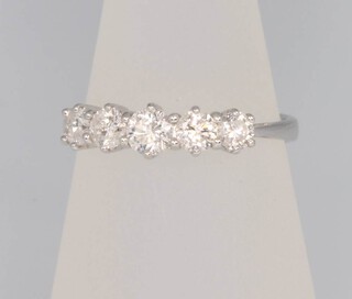 An 18ct white gold 5 stone diamond ring approx 0.75ct, size N 