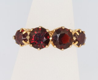 A 9ct yellow gold 4 stone garnet ring, size K, 2.7 grams 