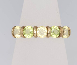 A 9ct yellow gold peridot 5 stone ring, size M, 2.1 grams