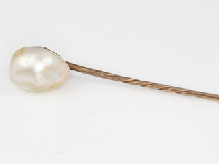 A 9ct yellow gold natural pearl stick pin, 1.4 grams 