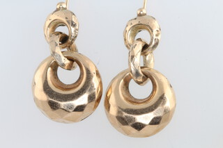 A pair of Victorian 9ct yellow gold earrings, 2.7 grams