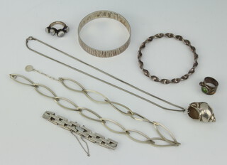 A silver bark finish bangle and minor silver jewellery, 154 grams 