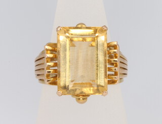 A stylish 14ct citrine dress ring size M, 7.7 grams 