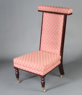 An Edwardian mahogany show frame prie-dieu chair with upholstered seat and back, raised on turned and fluted supports 