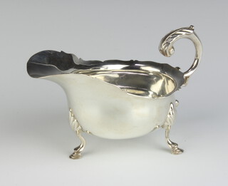 A Victorian silver sauce boat with wavy border and C scroll handle, London 1895, 178 grams