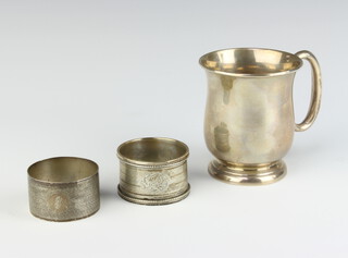 A silver christening tankard Sheffield 1936 together with 2 silver napkin rings of plain form, 152 grams 