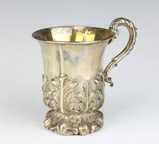 A Victorian embossed silver christening tankard with acanthus leaf decoration, London 1852, 125 grams 