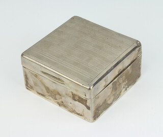 A silver cigarette box with engine turned decoration, London 1926-1927, 4cm x 8cm x 8cm 
