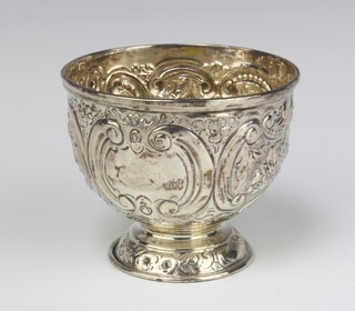 An Edwardian circular embossed silver sugar bowl with armorial decoration London 1902, 125 grams 