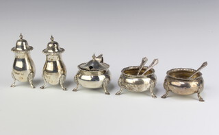 A silver 5 piece condiment set Chester 1927 comprising pair of peppers, pair of circular salts (no liners) and a mustard pot with blue glass liner and spoon, together with 3 salt spoons, 392 grams 