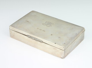 A rectangular silver cigarette box with presentation inscription, Birmingham 1915 14cm 