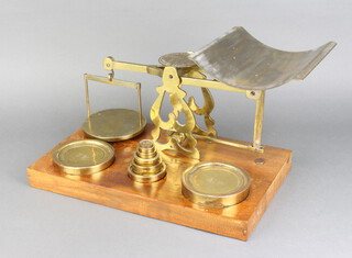 S Mordan & Co. London, a pair of brass postage scales raised on a mahogany stand together with 7 weights, 4lbs, 2lbs, 1lb, 8oz, 4oz, 2oz, 1oz and an associated Avery 1/2oz weight, 22cm h x 28cm w x 23cm d
