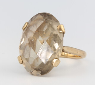A 9ct yellow gold smoky quartz dress ring size L