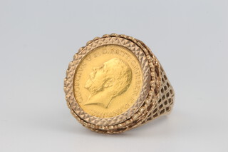 A half sovereign ring in a 9ct yellow gold mount, the mount 3 grams 