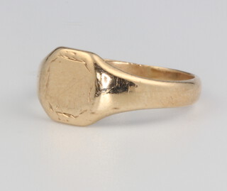 A 9ct yellow gold signet ring size L 1/2, 2.49 grams  