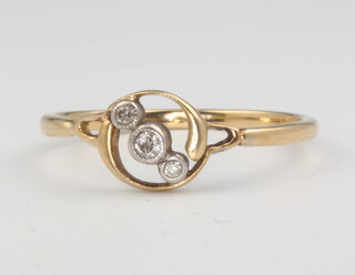 A yellow gold 3 stone diamond crossover ring, size O 