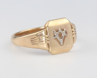 A 9ct yellow gold Masonic signet ring, size W, 6.4 grams