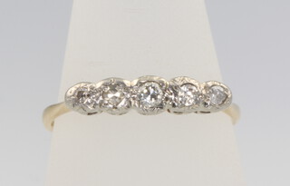 An 18ct yellow gold 5 stone diamond ring, size P, 2.3 grams