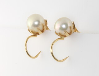 A pair of 18ct yellow gold cultured pearl ear clips 