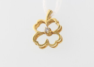 An 18ct yellow gold 4 leaf clover diamond pendant 1.9 grams 