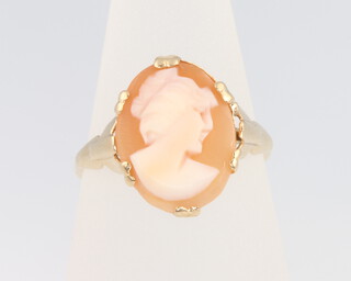 A 9ct yellow gold cameo ring size M