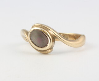 A 9ct yellow gold mother of pearl ring, size L, 2.9 grams