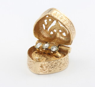 A 9ct yellow gold heart shaped box charm, 4.7 grams