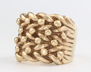 A gentleman's 9ct yellow gold keeper ring size 3, 35.8 grams 