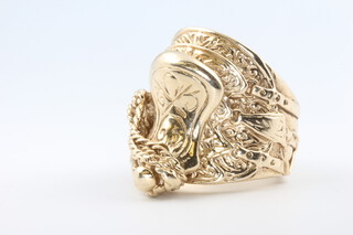 A 9ct yellow gold saddle ring, size Z /2, 61.3 grams 